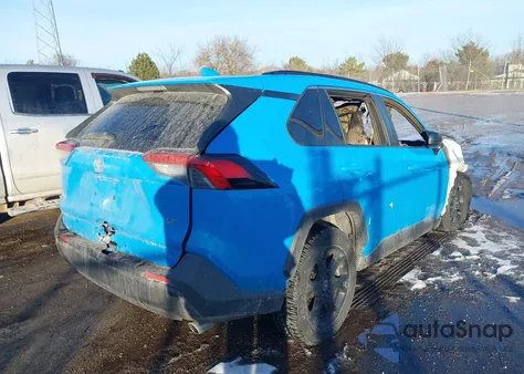 2021 Toyota Rav4 Le z USA, uszkodzony, nr VIN JTMH1RFV6MD069670